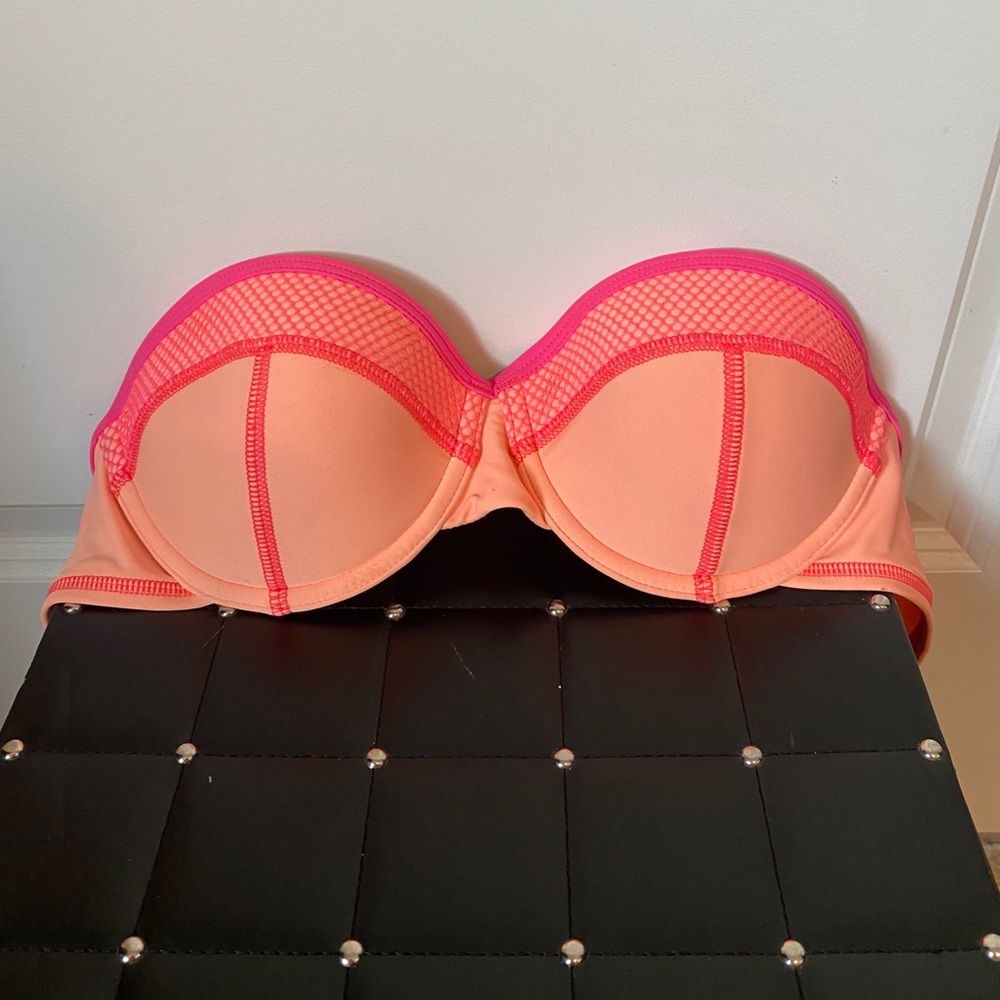 Strapless swim top